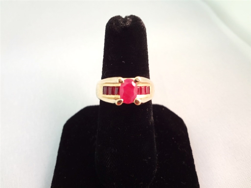 14K Gold Ring (1) Oval Ruby 6x4mm, (8) Ruby Baguettes Ring Size 6.75