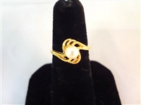 14K Gold Ring Center Pearl Ring Size 5.5