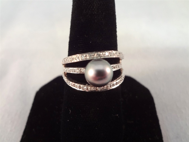 14K White Gold 3 Band Ring with Single Smoky Pearl (40) Diamond Chips Ring Size 7