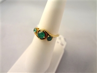 18k Gold and Emerald Ring: 