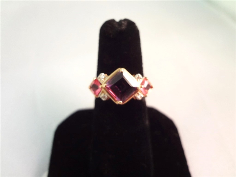 14K Gold Ring (1) Center Spinel, (2) Amethyst Ring size 6.75