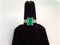 14K Gold Ring (1) Ctr Emerald 7x5mm, (4) Emeralds, (2) Diamond Baguettes Ring Size 6.75