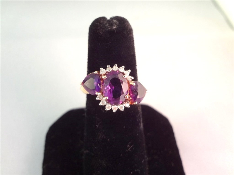 14K Gold Ring (1) Oval Amethyst 8x10mm, (2) Heart Amethyst 6x6mm, (12) Diamond Chips Ring Size 6