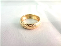14K Gold Ring Textured Detail Size 6.75, total weight .05 troy ounces