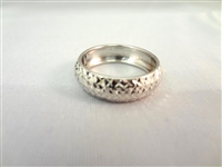 18K White Gold Ring Cross Hatch Pattern Ring Size 6.75