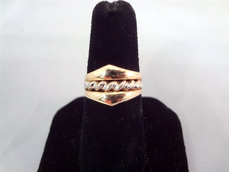14K Gold Ring Rope Center White Gold Detail Ring Size .11 Troy Ounces