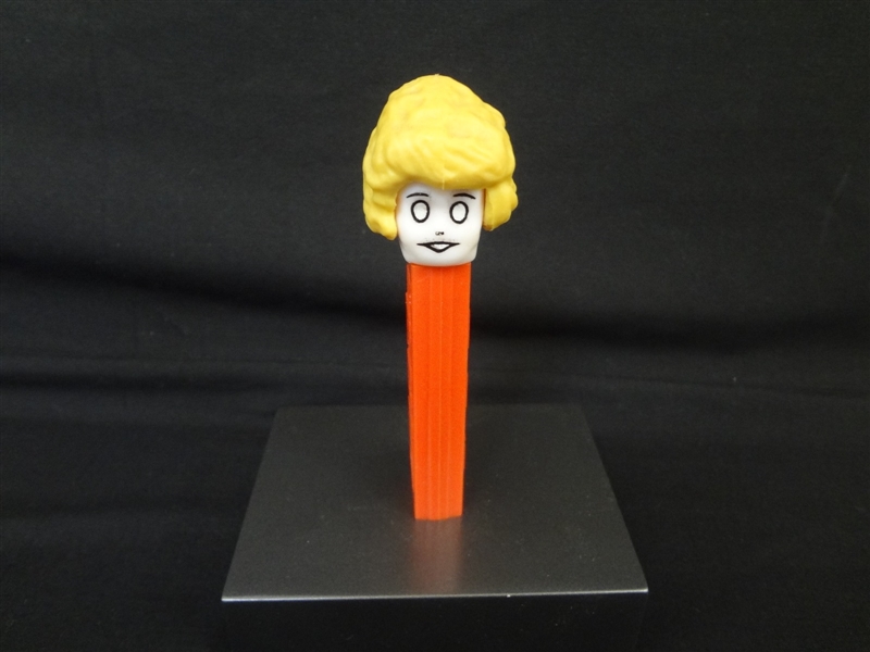 Pez Little Orphan Annie No feet Red Base Patent 3.9