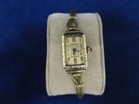 18k Gold Art Deco Belais Case Ladies Wristwatch 17 Jewel