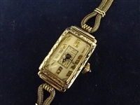 18k Gold Art Deco Belais Case Ladies Wristwatch 17 Jewel