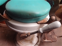 E. Berninghaus Co. Hercules Barber Chair