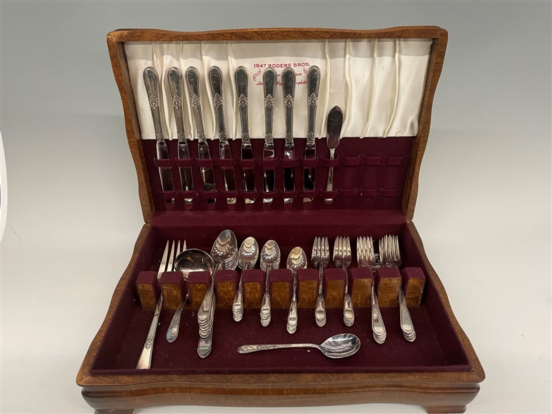 1847 Rogers IS Adoration Silver Plate Flatware Set