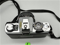 (L) Minotla & Konica 35mm SLR Cameras