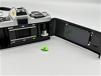 (L) Minotla & Konica 35mm SLR Cameras