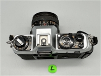 (L) Minotla & Konica 35mm SLR Cameras