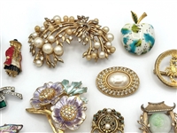 Incredible Group of Signed Vintage Jewelry Brooches; Richelieu, Hollycroft, Rene, Others