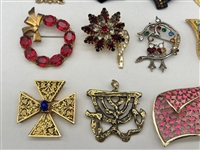 (20) Vintage Signed Jewelry Brooches; Kramer, Selini, Others
