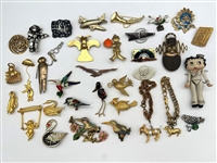 (33) Vintage Jewelry Brooches
