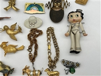 (33) Vintage Jewelry Brooches