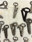 (45) Antique Skeleton Folding Keys