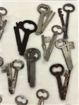 (45) Antique Skeleton Folding Keys
