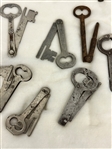 (45) Antique Skeleton Folding Keys