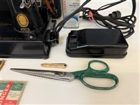 1934 Singer Featherweight Sewing Machine in Case