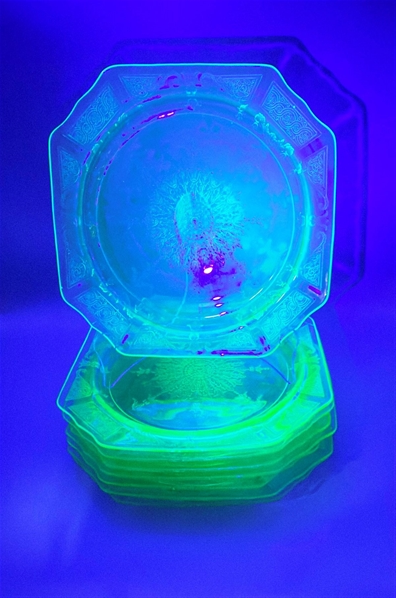 (8) Anchor Hocking Uranium Glass Plates Princess Green Pattern