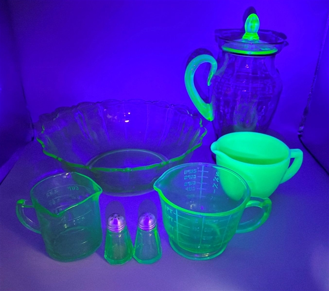 Group of (6) Pieces Uranium Glassware